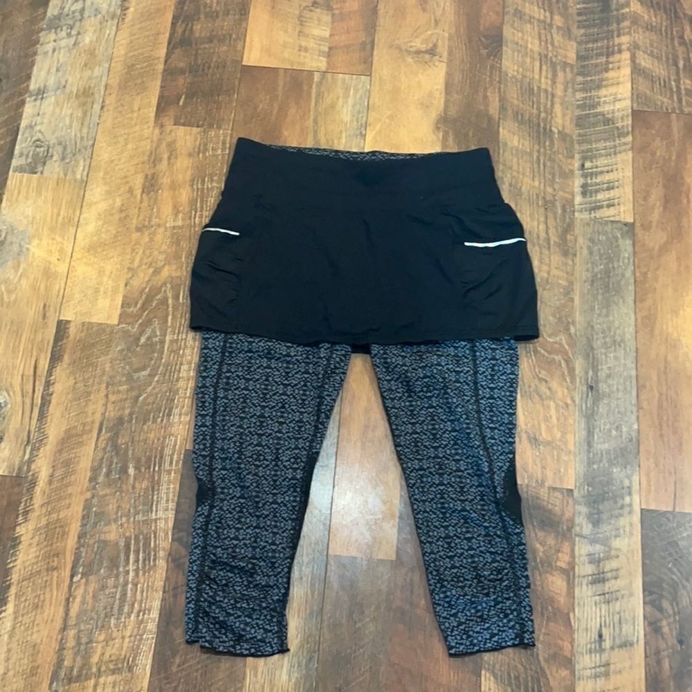 Athleta skirt & Capri combo pants S (3820)